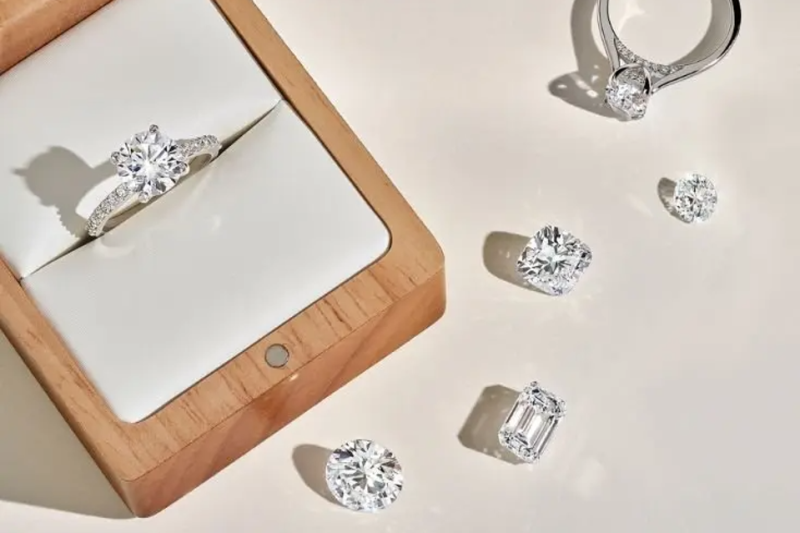 How To Buy An Engagement Ring, According To Jewelry Experts